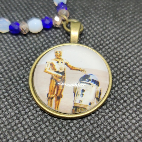 R2-D2 and C3-PO Necklace - Picture 1 of 3